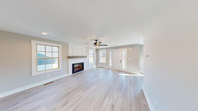 1215 Boulder Pass Rd in Clarksville, TN - Building Photo - Building Photo