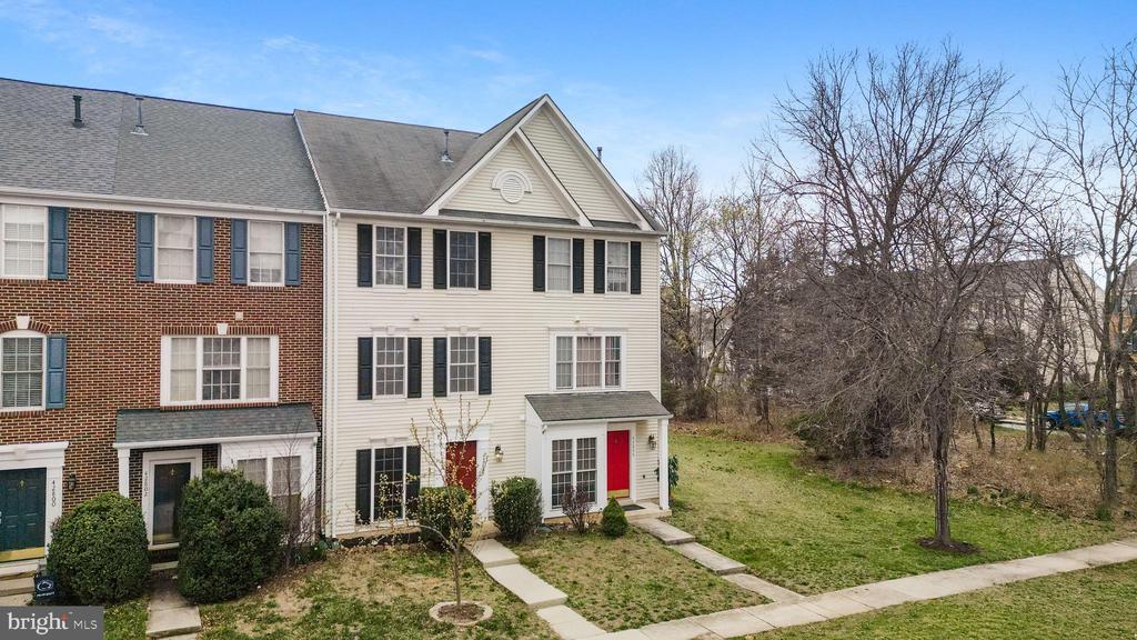 42804 Pilgrim Square in Chantilly, VA - Building Photo
