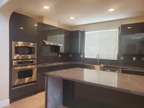 45811 Honeysuckle Ct in Temecula, CA - Building Photo - Building Photo