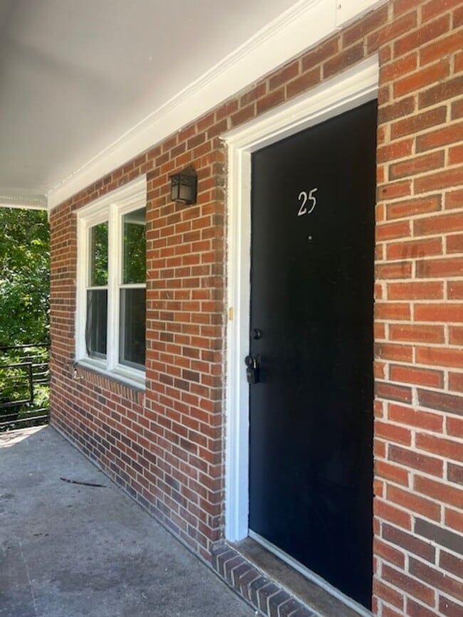 210 Colonial Dr in Fayetteville, NC - Building Photo - Building Photo