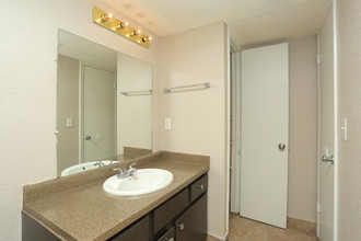 Boca Vista Apartments in Tulsa, OK - Building Photo - Interior Photo