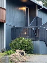 1421 Bradley St, Unit B in Bremerton, WA - Building Photo - Building Photo