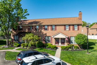 Woodbridge Village Condominium in Powell, OH - Building Photo - Primary Photo