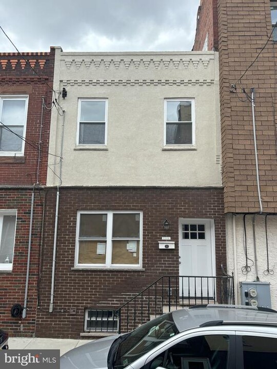 2302 S Bancroft St in Philadelphia, PA - Building Photo