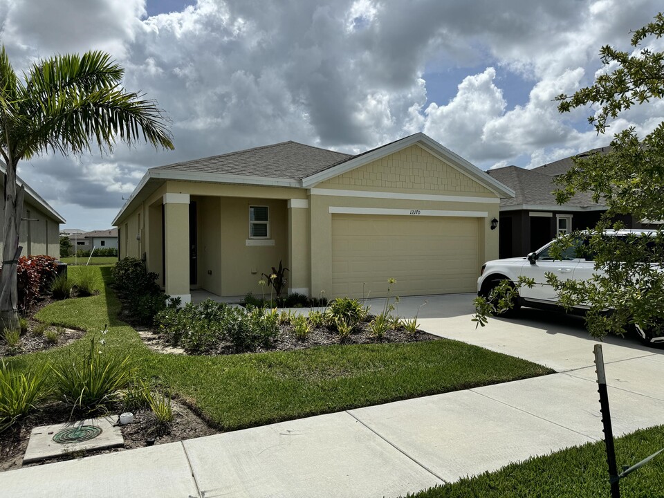 12170 Rimini Wy in Port St. Lucie, FL - Building Photo