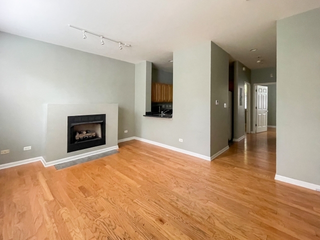 757 W Evergreen Ave in Chicago, IL - Building Photo