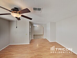 2308 N Arrowhead Dr in Chandler, AZ - Foto de edificio - Building Photo