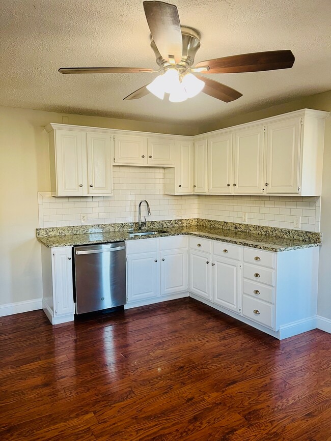 47 W Wyoming Ave, Unit 7 in Melrose, MA - Building Photo - Building Photo