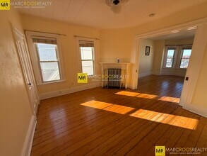 27 Falcon St, Unit 3 in Boston, MA - Foto de edificio - Building Photo