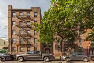 27-08 39th Ave in Long Island City, NY - Building Photo - Primary Photo