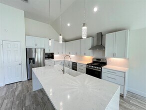 106 N Rambling Ridge Pl in Conroe, TX - Building Photo - Building Photo