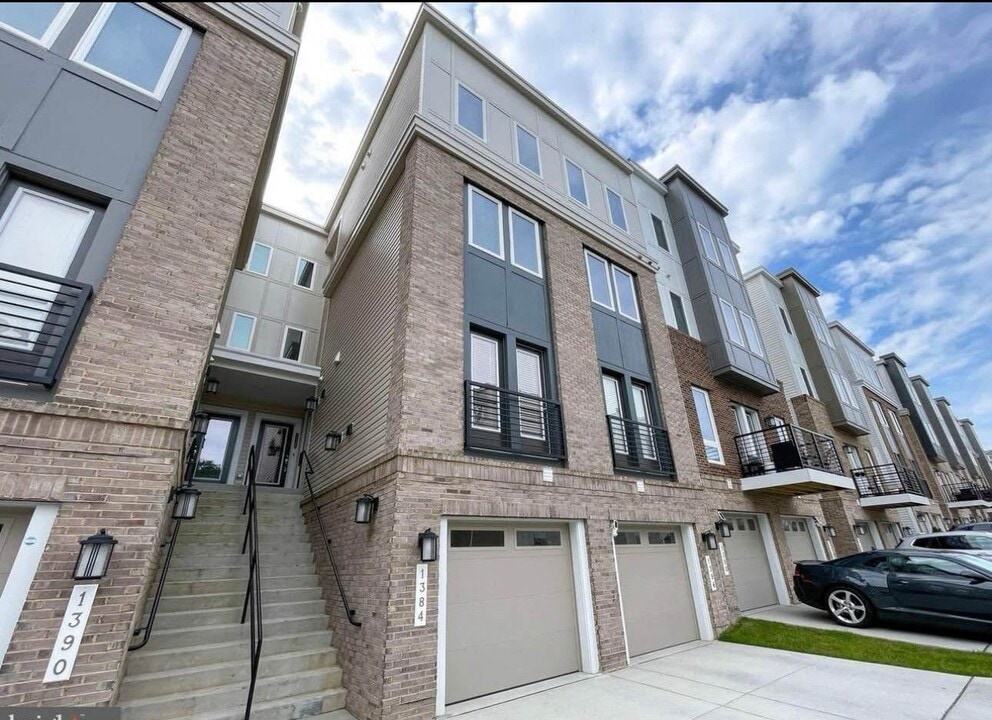 1358 Rail Stop Dr in Woodbridge, VA - Building Photo