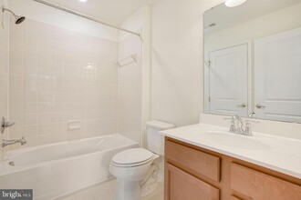 41755 McMonagle Square in Aldie, VA - Foto de edificio - Building Photo