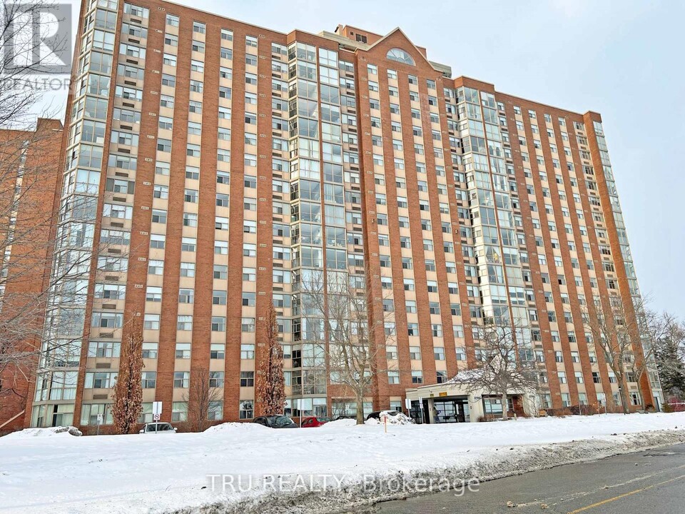 2760-2760 Carousel Crescent in Ottawa, ON - Building Photo