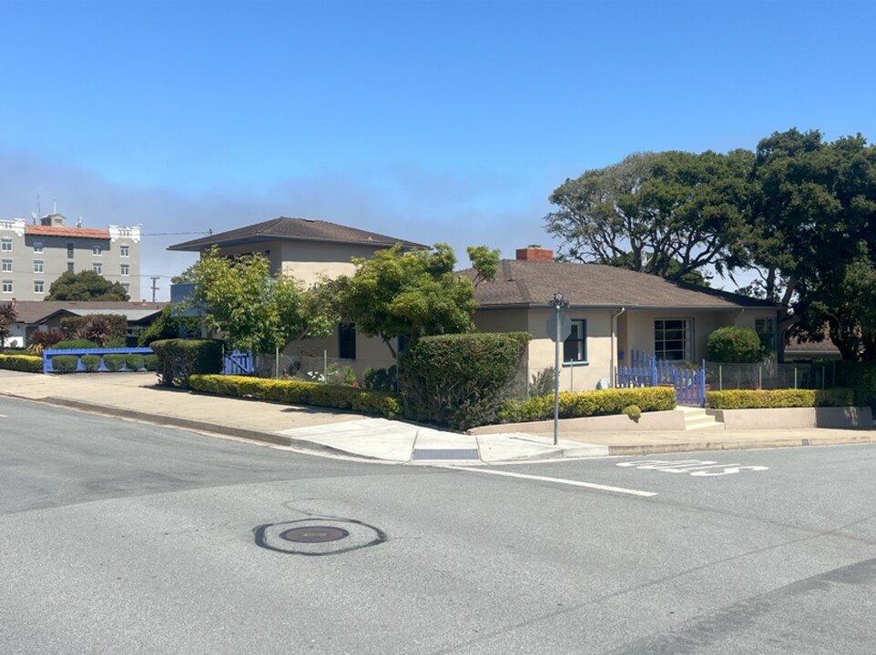 728 14th St in Pacific Grove, CA - Building Photo