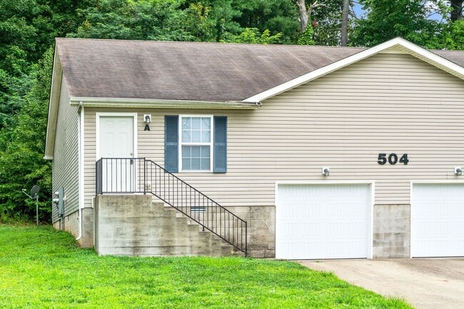 504 Luxury Dr in Clarksville, TN - Foto de edificio - Building Photo