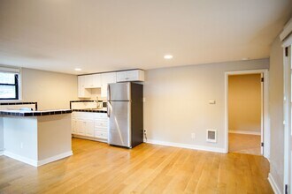 342 NW 22nd Ave in Portland, OR - Foto de edificio - Building Photo