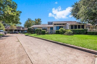 49 April Point Dr N in Montgomery, TX - Building Photo - Building Photo