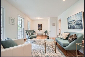 4089 Menlo Dr in Tucker, GA - Foto de edificio - Building Photo