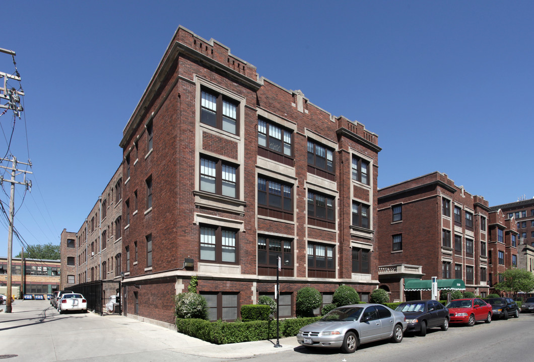 Ivy Gayles in Chicago, IL - Building Photo