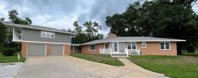 property at 5600 N Plum St