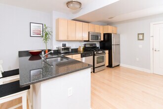 800 4th St SW, Unit N117 in Washington, DC - Foto de edificio - Building Photo