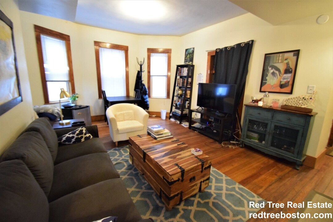 346 Faneuil St, Unit 2 in Boston, MA - Building Photo