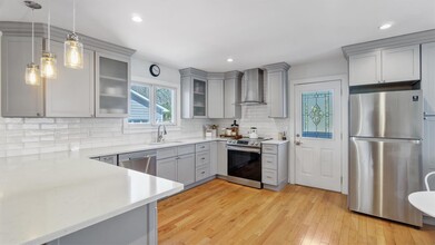 46 W Tiana Rd in Hampton Bays, NY - Building Photo - Building Photo