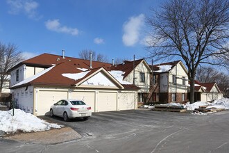 Deerpath Manor in Palatine, IL - Foto de edificio - Building Photo