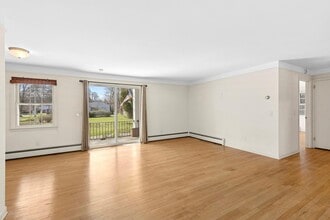 55075 NY-25 in Southold, NY - Building Photo - Building Photo