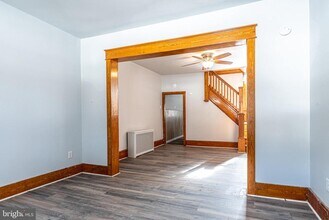 480 W Girard St in Mount Carmel, PA - Building Photo - Building Photo