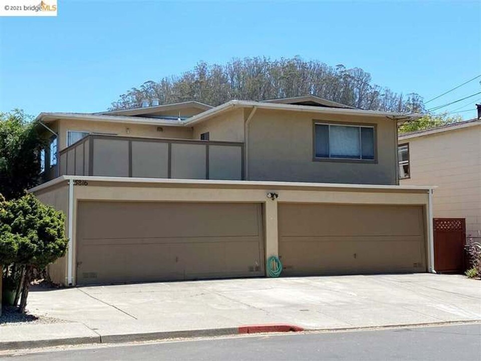 5816 San Diego St-Unit -#4 in El Cerrito, CA - Building Photo