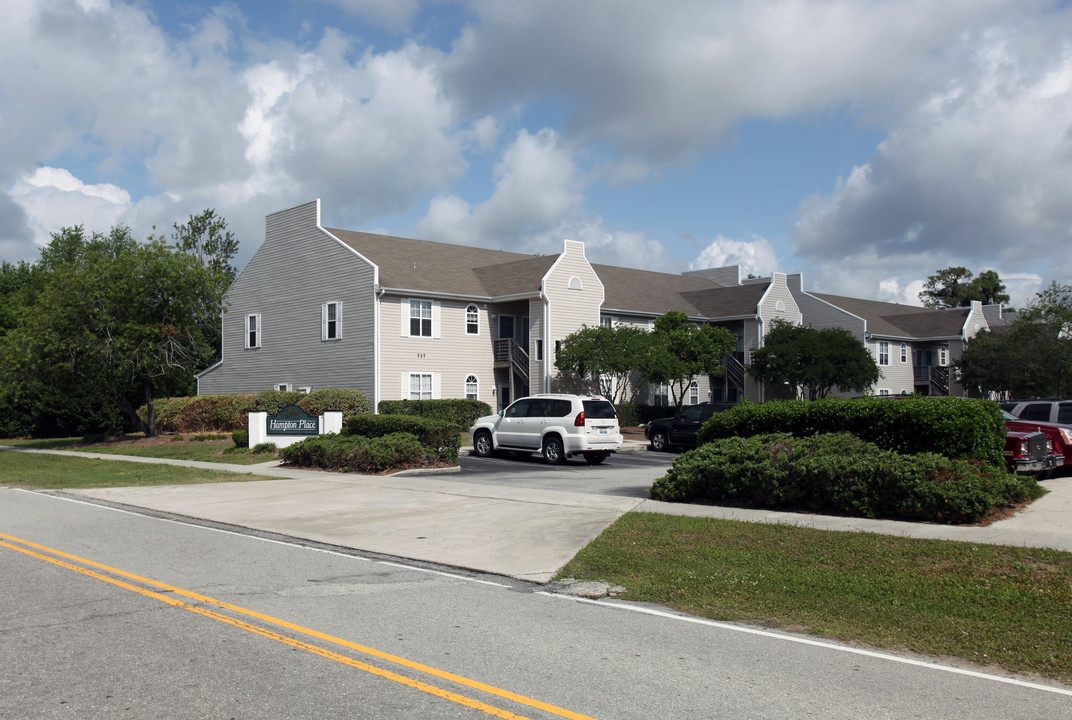 Hampton Place in Wilmington, NC - Building Photo