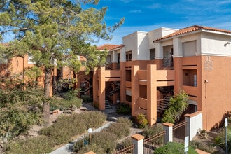 Sandstone in Tucson, AZ - Foto de edificio - Building Photo