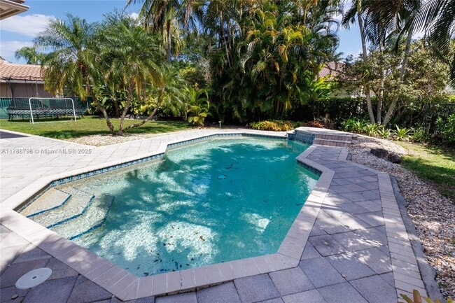 280 Landings Blvd in Weston, FL - Building Photo - Building Photo