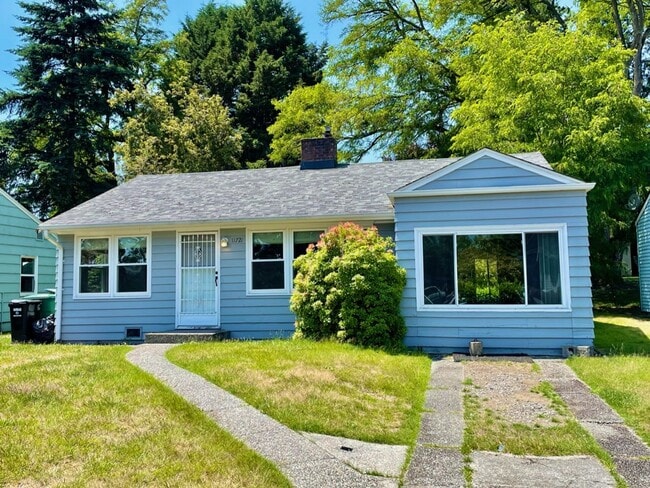 property at 11721 Roosevelt Way NE