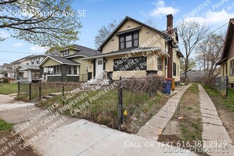 1948 Collins Ave SE in Grand Rapids, MI - Building Photo - Building Photo