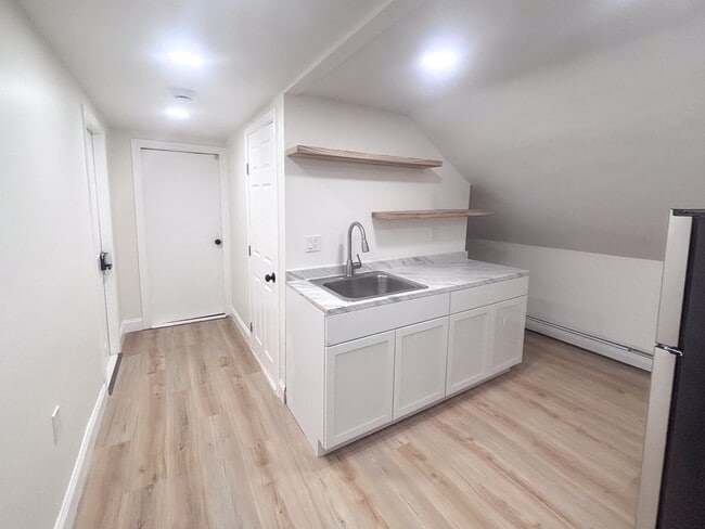 38 Judith St, Unit 3 in Providence, RI - Foto de edificio - Building Photo