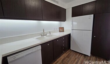 1650 Ala Moana Blvd in Honolulu, HI - Building Photo - Building Photo