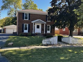 8225 Northcote Ave in Munster, IN - Foto de edificio - Building Photo