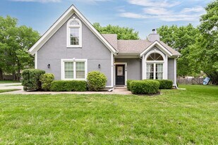 1216 E Sheridan Bridge Ln in Olathe, KS - Building Photo