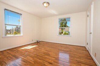 3243-3243 NW Market St in Seattle, WA - Building Photo - Building Photo