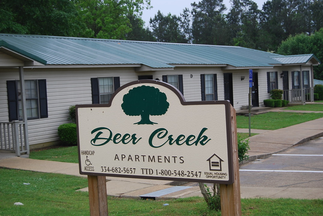 Deer Creek Village in Camden, AL - Foto de edificio