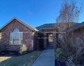 320 Beasley Dr in Centerton, AR - Foto de edificio - Building Photo