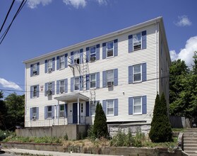 5-7 Forest Ave in Plymouth, MA - Foto de edificio - Building Photo