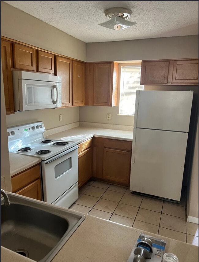 10705 Roger Dr in New Orleans, LA - Foto de edificio - Building Photo