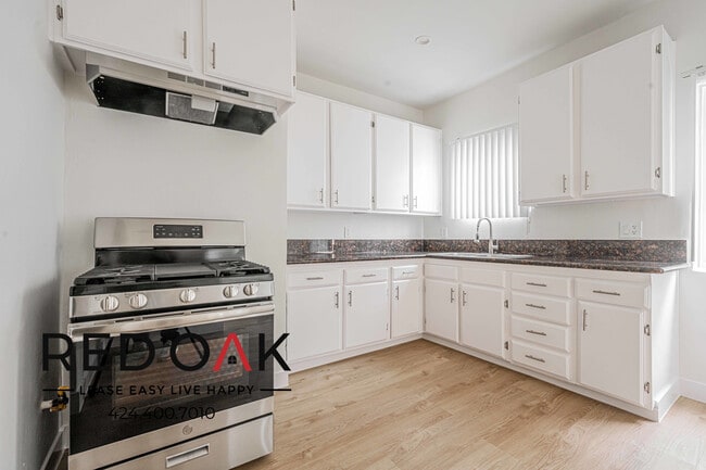 6135 Saturn St, Unit 6135.5 in Los Angeles, CA - Building Photo - Building Photo