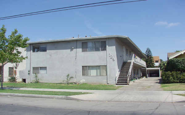 729 E New York St in Long Beach, CA - Foto de edificio - Building Photo