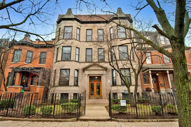 property at 1415 W Belle Plaine Ave