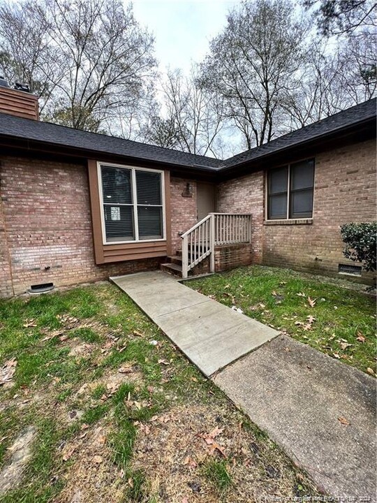 102 Homeplace Ct in Fayetteville, NC - Building Photo